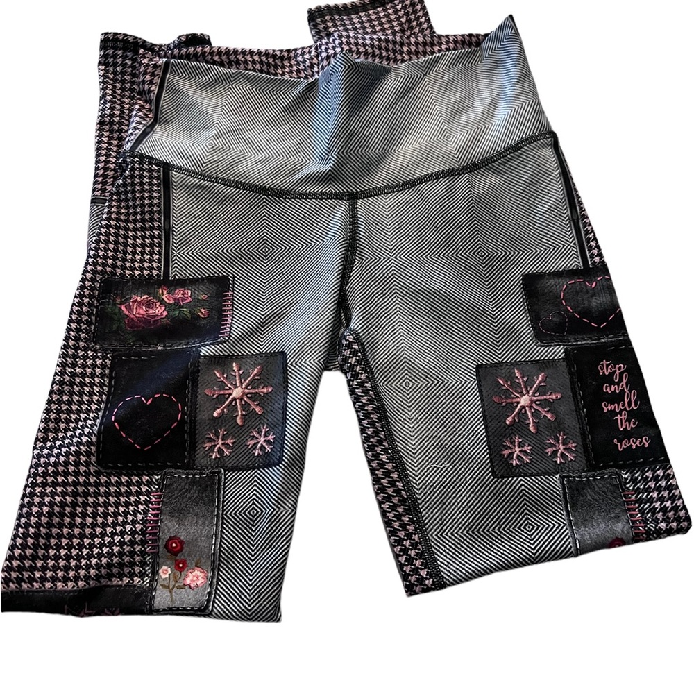 NWT Super flattering size Large Niyamasol leggings.